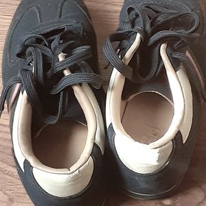 Gucci size 9.5 shoes. Navy green and red